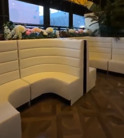 Banquetas Curvas Blancas